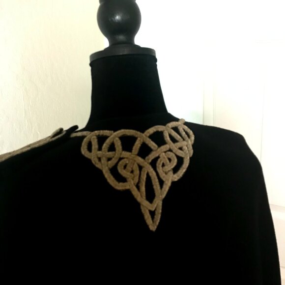 ALEXANDER MCQUEEN BLACK WOOL CAPE - Picture 9 of 12